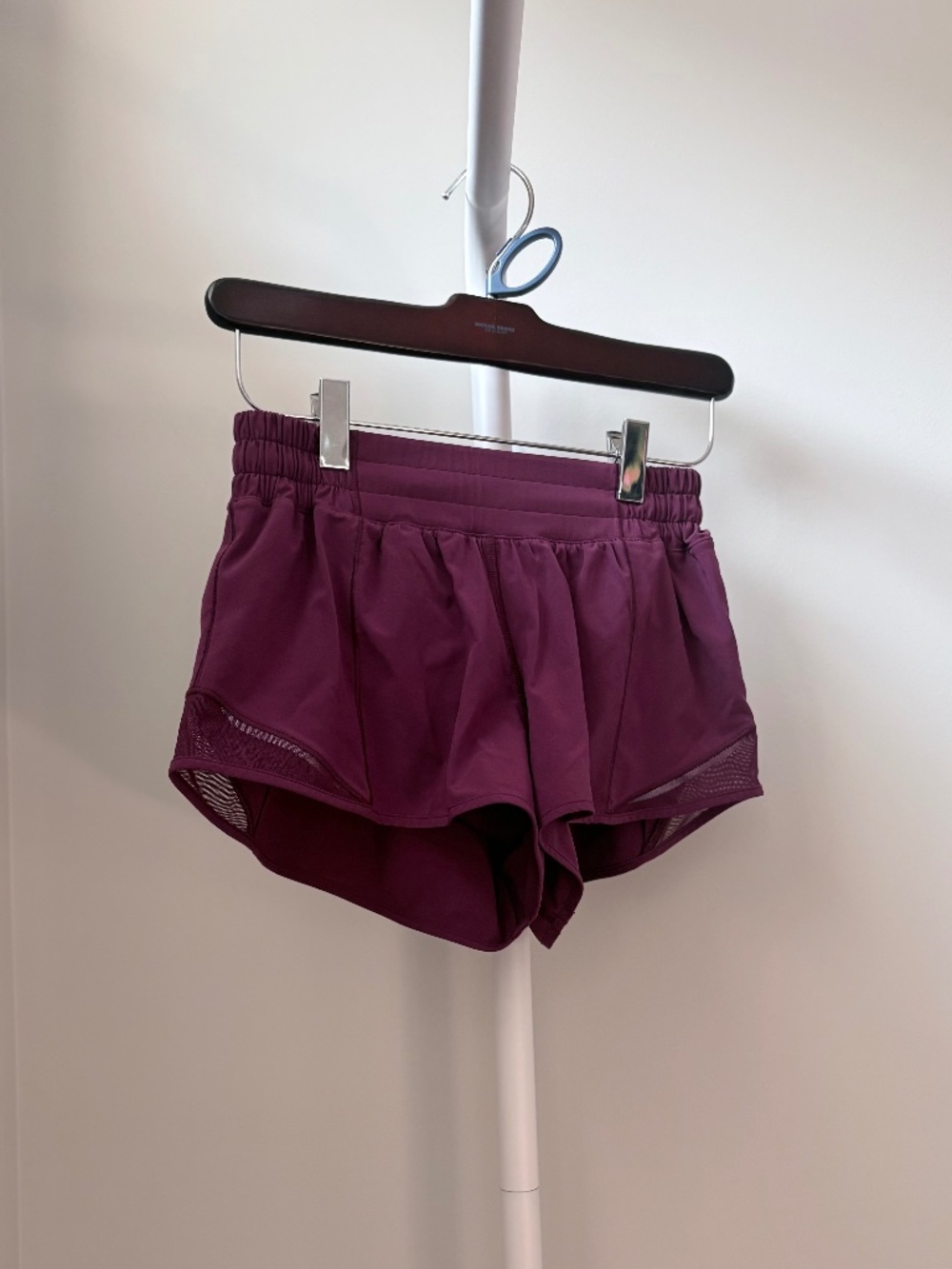 Lululemon Hotty Hot Short II 2.5” Marvel Size 4